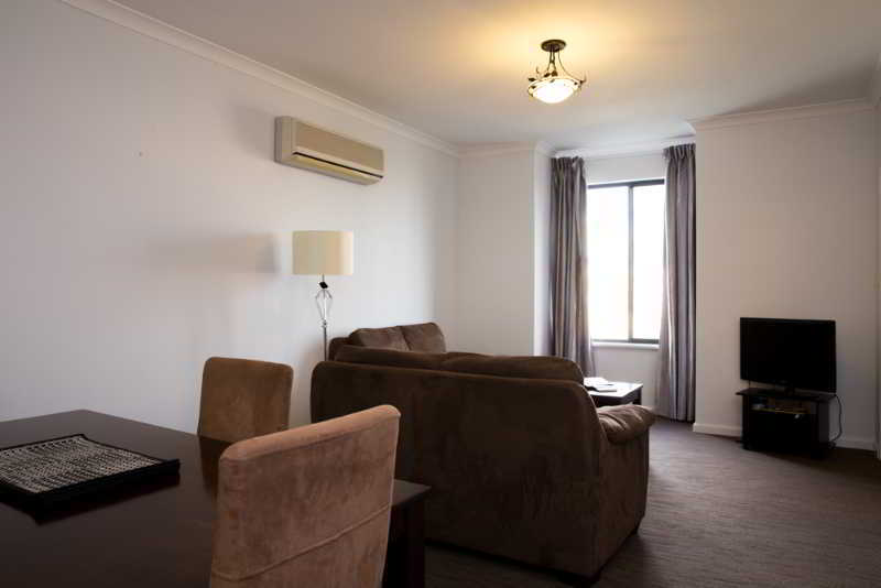 بيرث Regal Apartments المظهر الخارجي الصورة