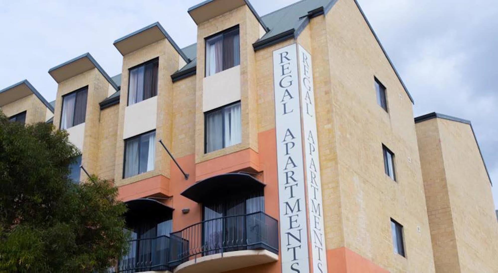 بيرث Regal Apartments المظهر الخارجي الصورة