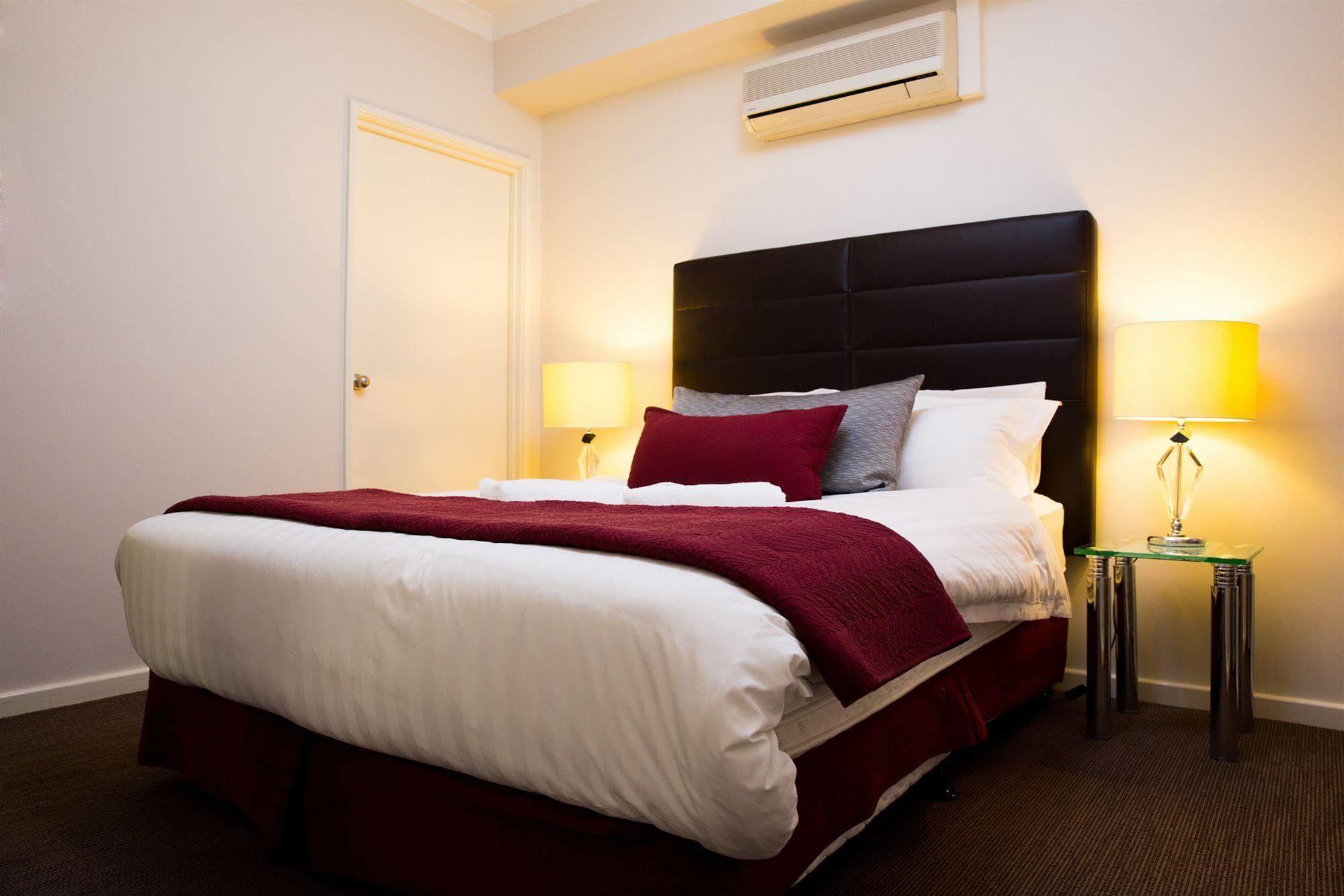 بيرث Regal Apartments المظهر الخارجي الصورة