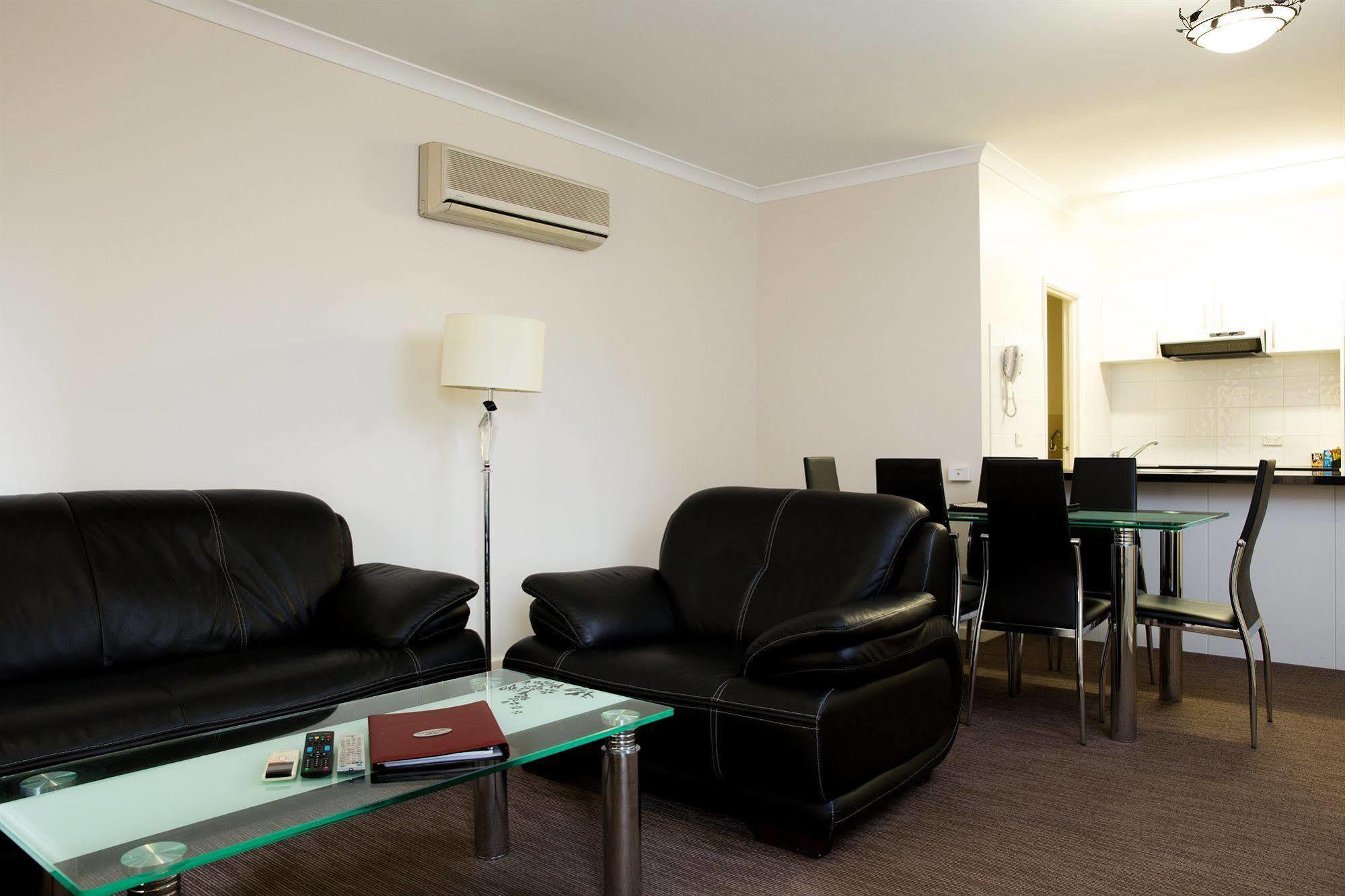 بيرث Regal Apartments المظهر الخارجي الصورة