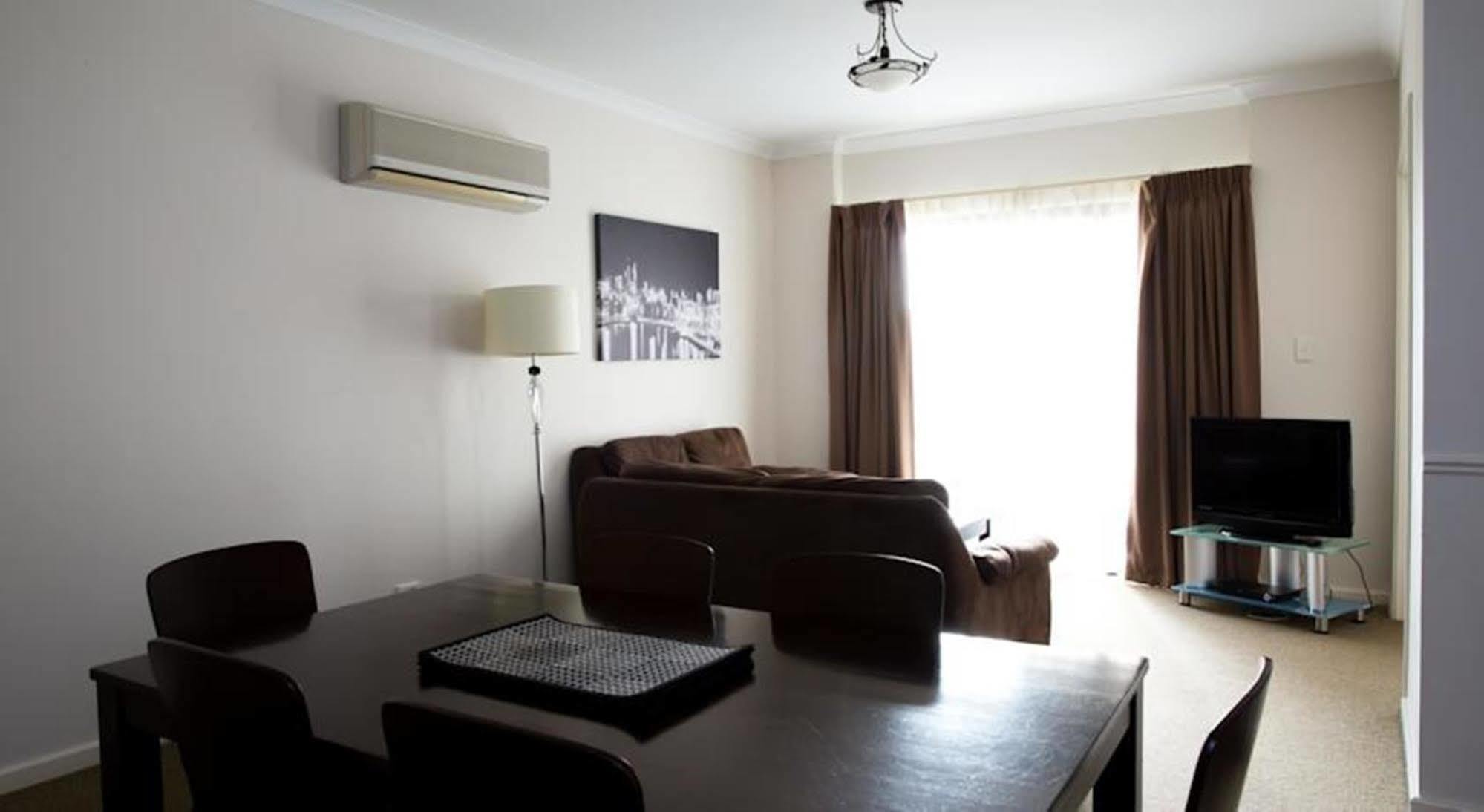 بيرث Regal Apartments المظهر الخارجي الصورة