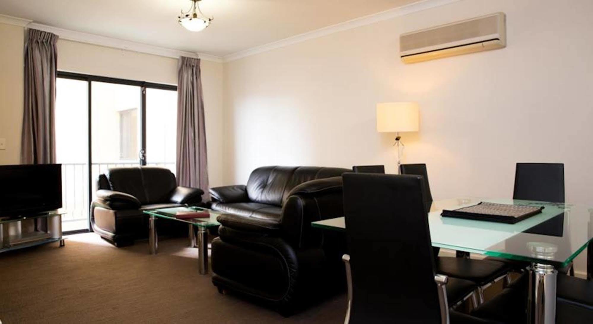 بيرث Regal Apartments المظهر الخارجي الصورة