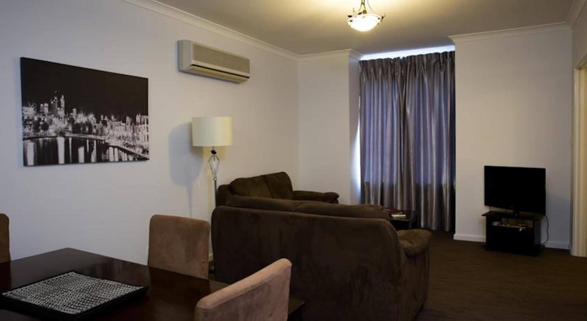 بيرث Regal Apartments المظهر الخارجي الصورة