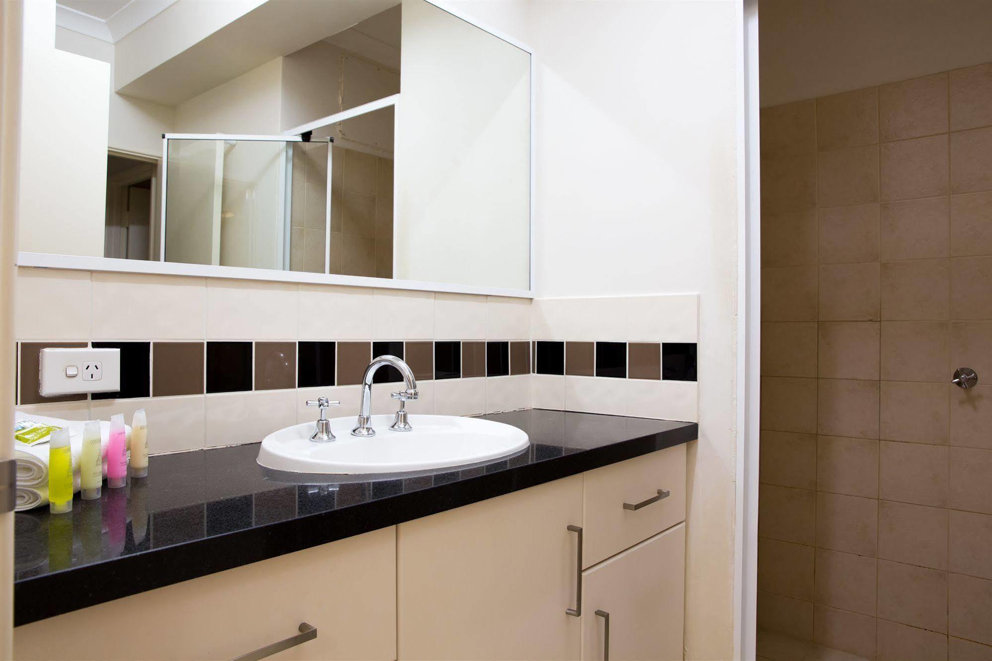 بيرث Regal Apartments المظهر الخارجي الصورة