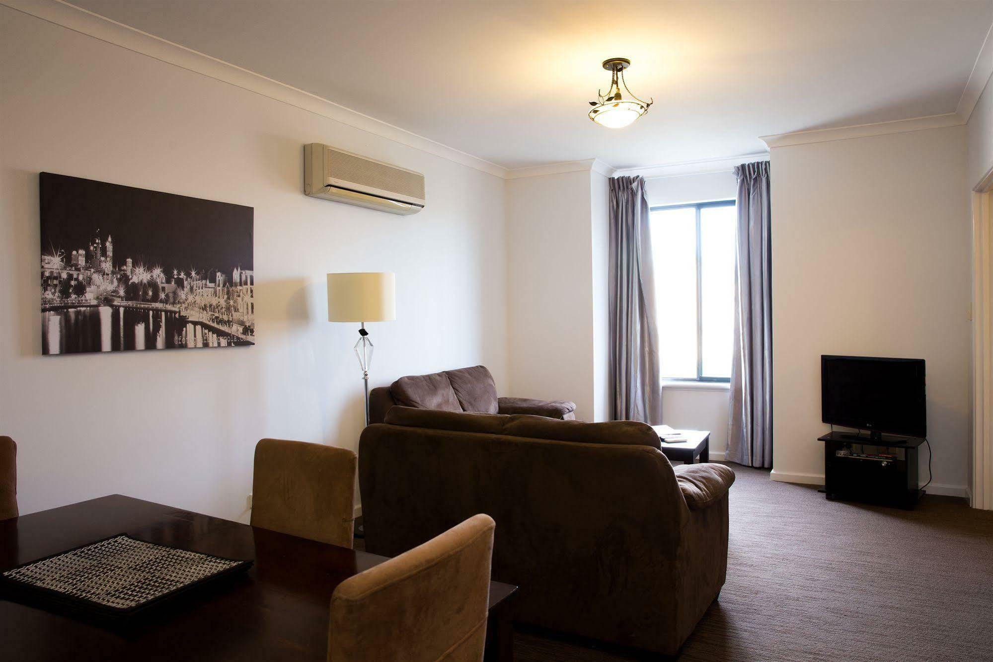 بيرث Regal Apartments المظهر الخارجي الصورة
